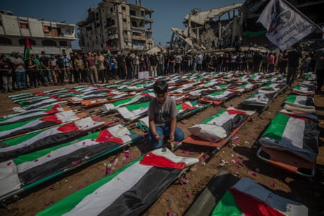 Palestinians gather during a mass funeral for 112 members of the Abu Sharia and Al-Hasayna families in the eastern Gaza City, 04 August 2026.