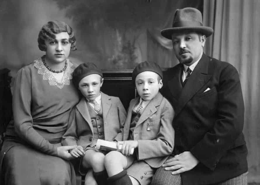 A family portrait of Bernat Klein (second right) with his brother Moshe and parents Zori and Lipot.
