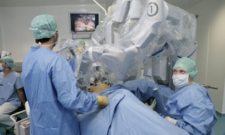 A da Vinci surgical robot