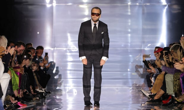 Tom Ford acknowledges the audience.