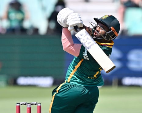Temba Bavuma hooks