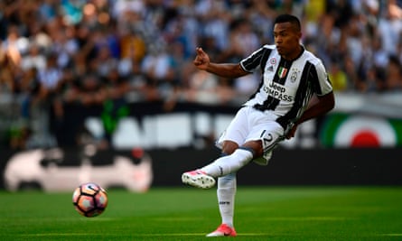 Alex Sandro in action for Juventus.