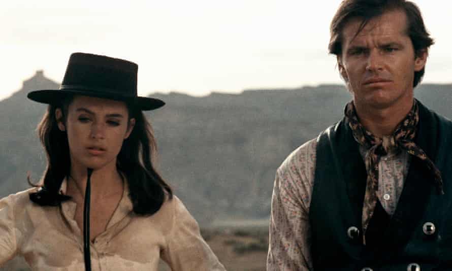 Millie Perkins y Jack Nicholson en la película de Monte Hellman The Shooting, 1966.
