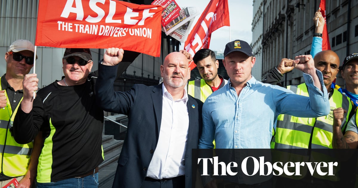 Labour party is ‘sticking two fingers up’ at working people, says Unite boss