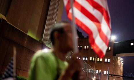 A protester with a flag in front of the Washington jail.