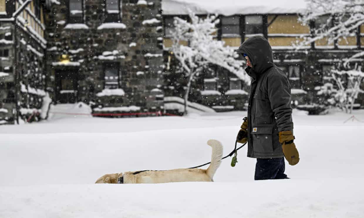 Human toll of deadly US storm grows in ‘blizzard of the century’ (theguardian.com)