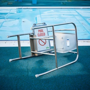 'Pool closed' sign