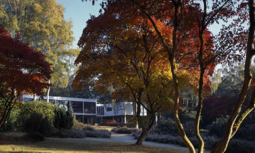The Modernist house, The Homewood, designed by Patrick Gwynne in 1938 in Esher SurreyB902E8 The Modernist house, The Homewood, designed by Patrick Gwynne in 1938 in Esher Surrey