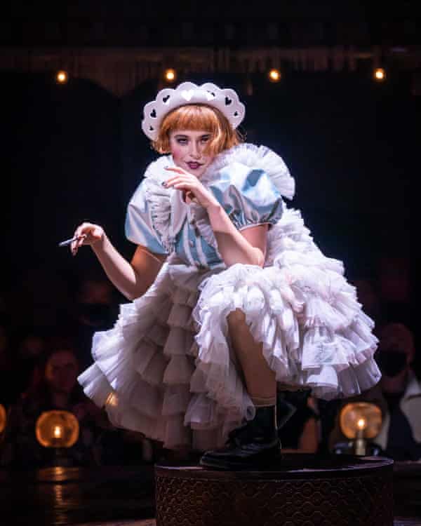 Jessie Buckley sur scène dans son rôle acclamé de Sally Bowles dans Cabaret