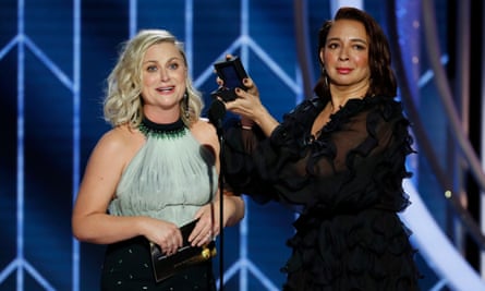 Poehler and Maya Rudolph present an award at the 2019 Golden Globes.