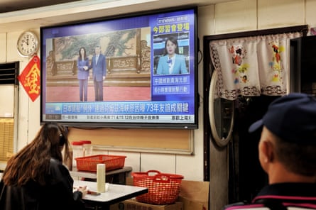 A television shows the meeting between Kuomintang (KMT) chairwoman Cheng Li-wun and Chinese President Xi Jinping in Beijing.