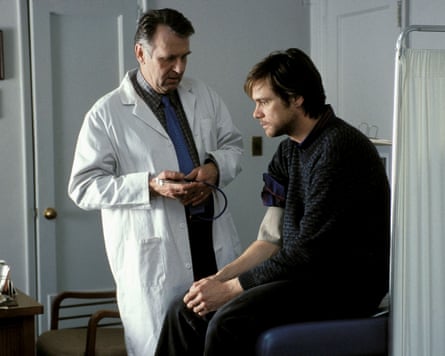 Tom Wilkinson and Jim Carrey in Eternal Sunshine of the Spotless Mind
