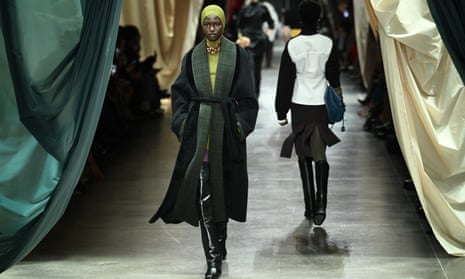 Fendi kicks off Milan fashion week with nod to Roman heritage with a ...