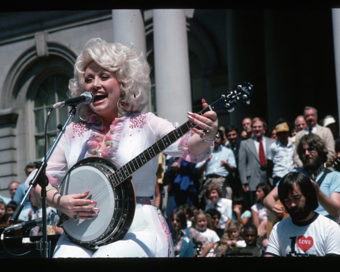 Dolly Parton brought divided Americans together. What can we learn from her?