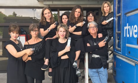 Spanish RTVE journalists wearing black in protest