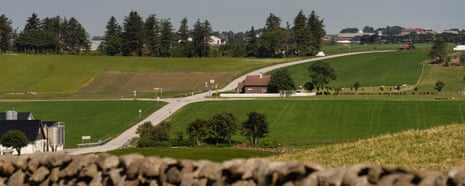 Green farmland pinch a roadworthy moving through