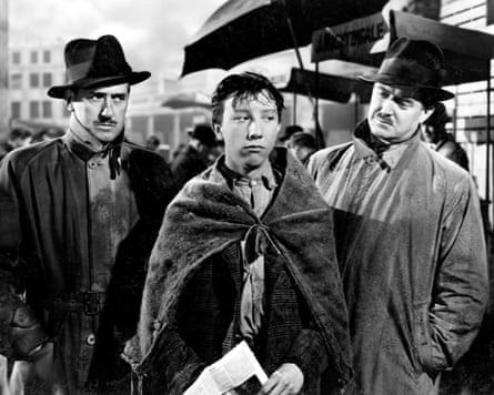 Harry Fowler (centre) in Hue and Cry.