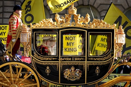 Anti-monarchy protestoers outside the Palace of Westminster, London