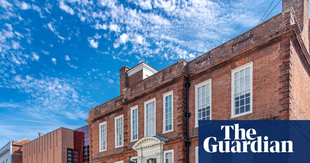 The English House by Dan Cruickshank review – if walls could talk