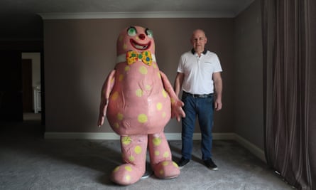M. Blobby et Scott à la maison.