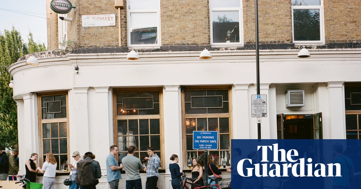 Builders, bakers and cheeseburger-makers: the UK workers struggling in extreme heat