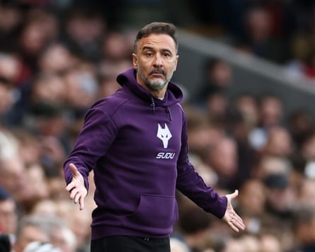 Vitor Pereira, Manager of Wolverhampton Wanderers, reacts during the Premier League match between Fulham and Wolverhampton Wanderers at Craven Cottage on November 01, 2025 in London, England. (Photo by Dan Istitene/Getty Images)