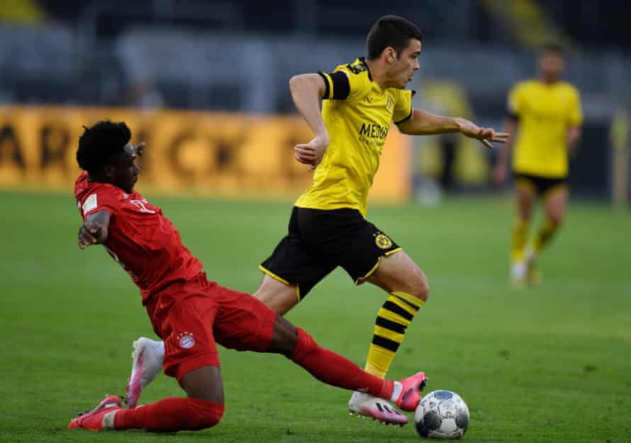 Giovanni Reyna (right) of Borussia Dortmund is tackled by Alphonso Davies of Bayern Munich.