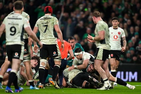 Jack Conan of Ireland scores his side's third try