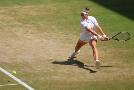 Karolina Muchova plays a double-handed backhand