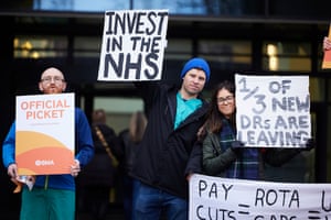 Salford, UK. Junior doctors on a picket line outside Salford Royal hospital as members of the BMA union begin their three-day strike in pursuit of a 26% pay offer.