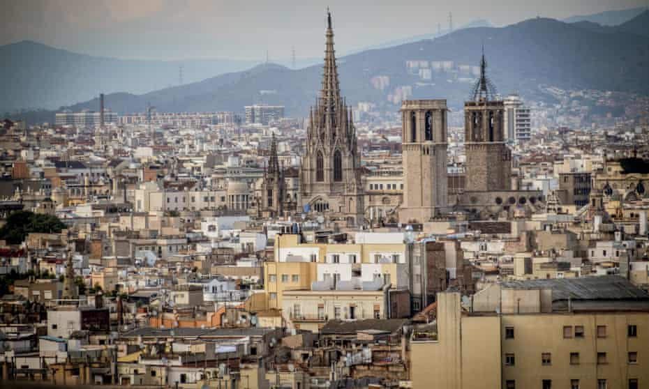 Airbnb’s biggest hosts in Barcelona manage hundreds of apartments.
