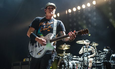 Tom DeLonge … Scanning the back of Brixton Academy for UFOs