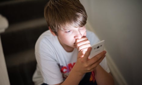 Watchdog group says kids vulnerable to inappropriate content on