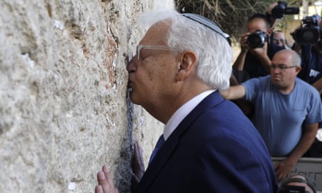 David Friedman kissing the Western Wall in Jerusalem in May