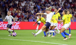Amandine Henry stretches to put France on in extra time.