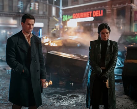 Mark Wahlberg as Parker and Rosa Salazar as Zen in Play Dirty.