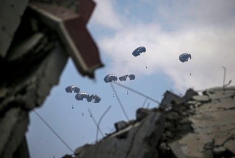 Humanitarian aid is airdropped by the Royal French Army over the northern part of the Gaza Strip, 08 August 2025. Humanitarian organizations have warned of an imminent food catastrophe for thousands of children, a crisis caused by severe food insecurity, a decline in health services, and ongoing restrictions on humanitarian aid and essential supplies.