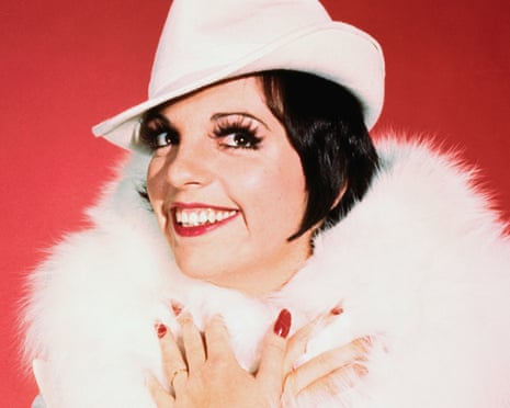 Portrait of Liza MinnelliAmerican singer Liza Minnelli poses in a white hat and fur. (Photo by Bettmann/Getty Images)