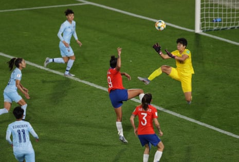 Thailand keeper Waraporn Boonsing fouls Maria Urrutia, which leads to Chile being awarded a penalty