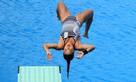 Elizabeth Cui on her way to making the wrong kind of impact in the Commonwealth Games diving pool.