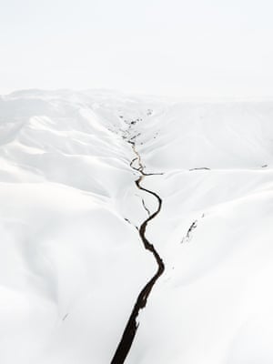 Winter Contrasts (2016)
A geothermal mountain range concealed within a thick sheet of snow, Landmannalaugar, Iceland