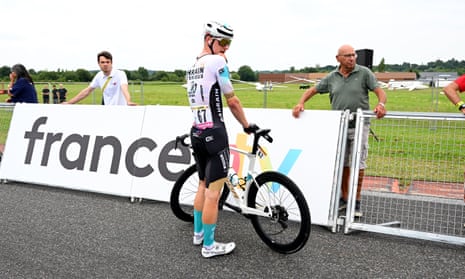 Bahrain Victorious cyclist Matej Mohoric, one of the favourites for today’s stage, was one of several riders to hit the deck in the closing stages of yesterday’s stage.