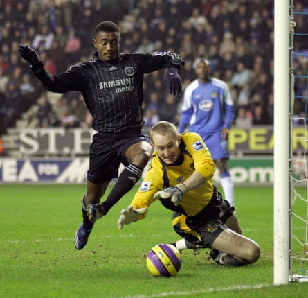 Chris Kirkland dives for the ball ahead of Chelsea’s Salomon Kalou in 2006
