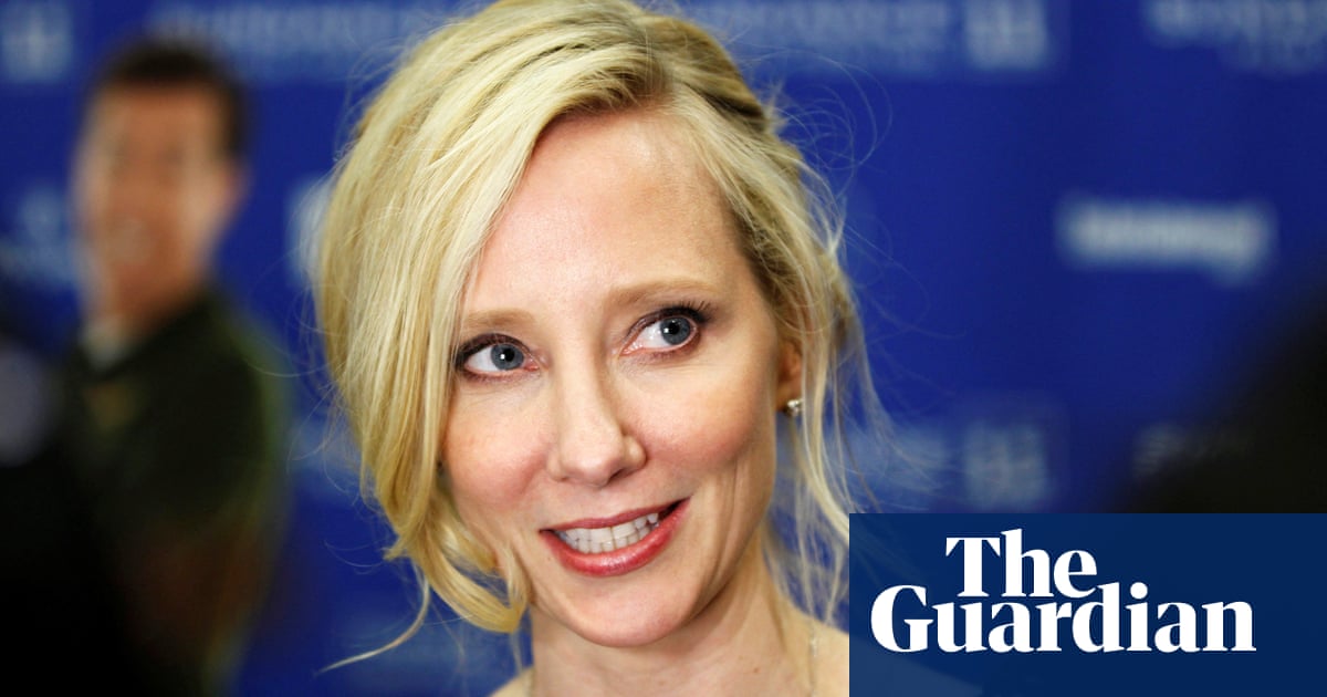 Anne Heche was trapped in burning house for 45 minutes after crash