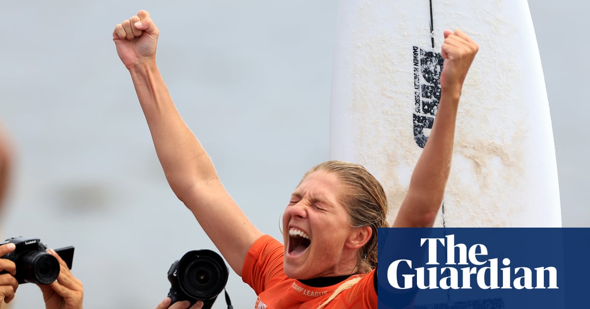 Stephanie Gilmore to return from hiatus and surf on next year's world tour at age 38