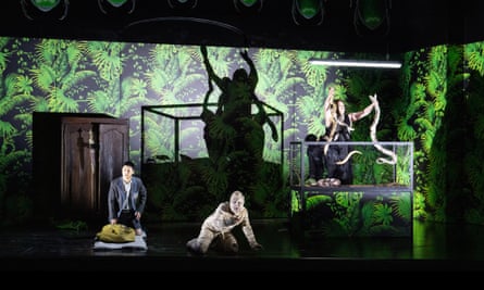 Zheng Jiang, Owen Willetts and Jess Dandy in Giulio Cesare (credit Richard Hubert Smith)(1)