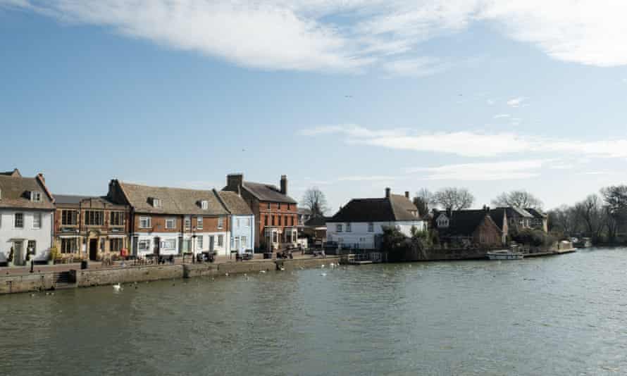 A view from St Ives Bridge of the Great Ouse.