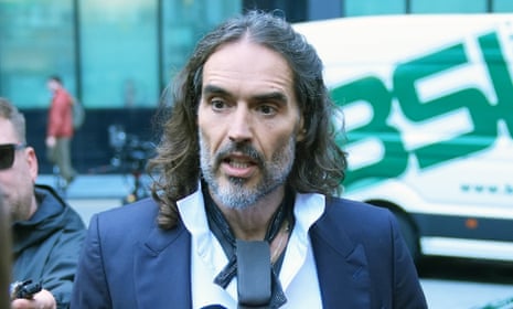 ラッセル・ブランド、レイプと性的暴行の裁判で証拠を提出 – 最新アップデート ラッセル・ブランド、レイプと性的暴行の裁判で証拠を提出 – 最新アップデート