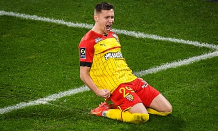 Przemyslaw Frankowski celebrates his winning goal for Lens against Auxerre.