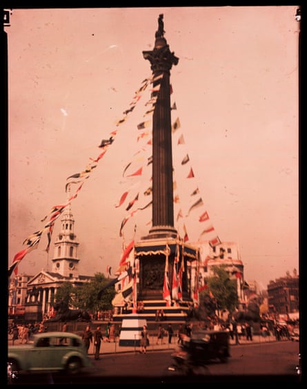 Trafalgar Square, London, 1945.s)